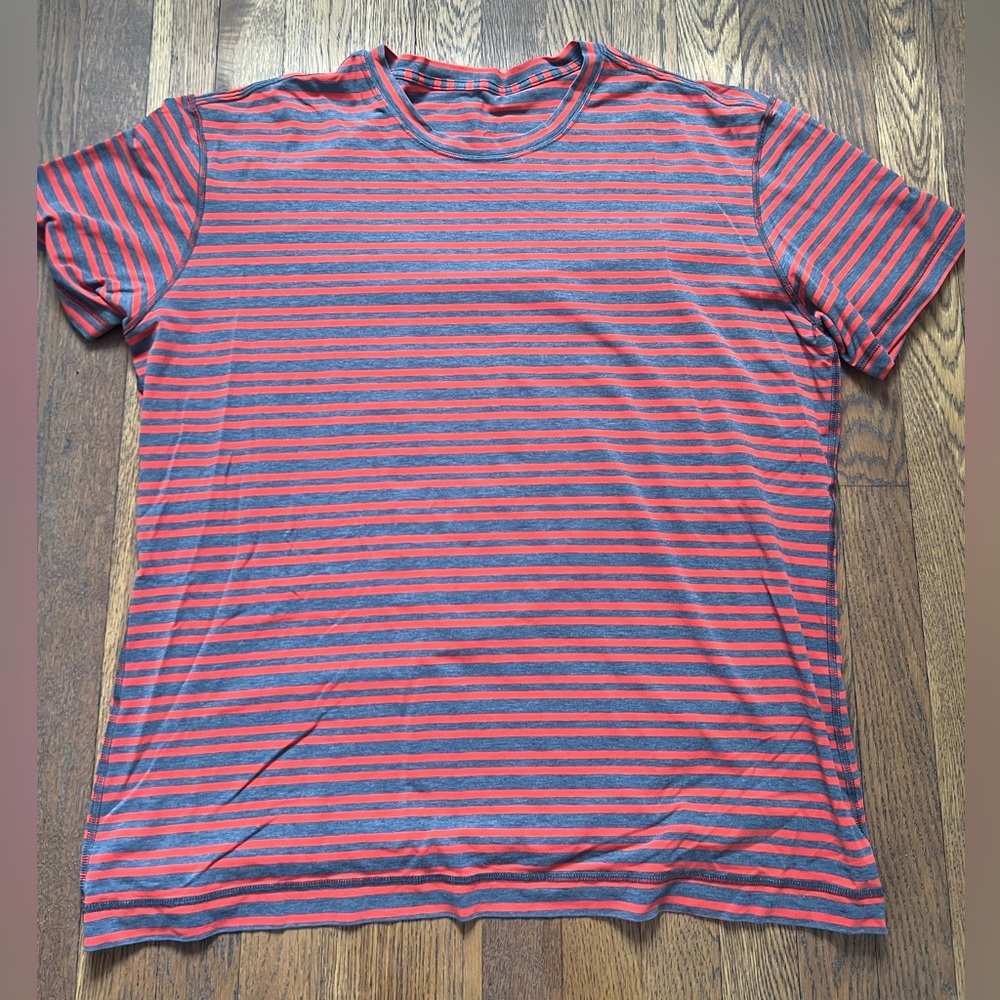 Men’s Lululemon dry fit workout Shirt size XL
